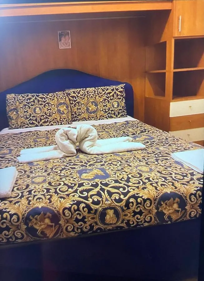 Apartment Casa Mari' Centro Storico Vicino Hotel Caracciolo Naples Italy